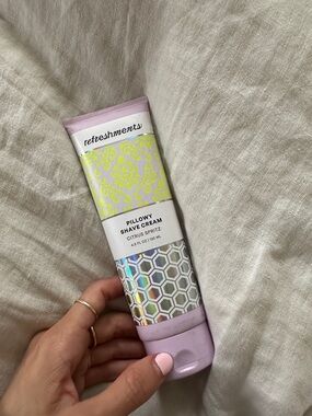 Refreshments Pillowy Shave cream